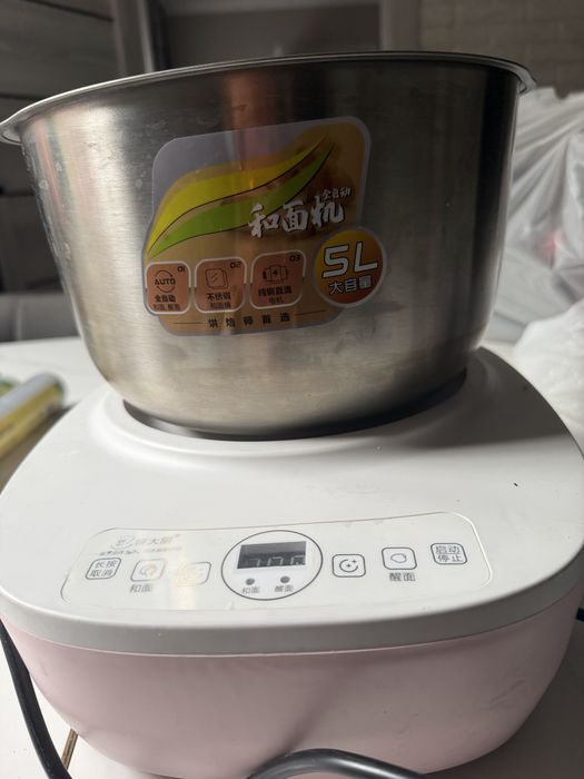 Продам тестомес (машина для замеса теста)