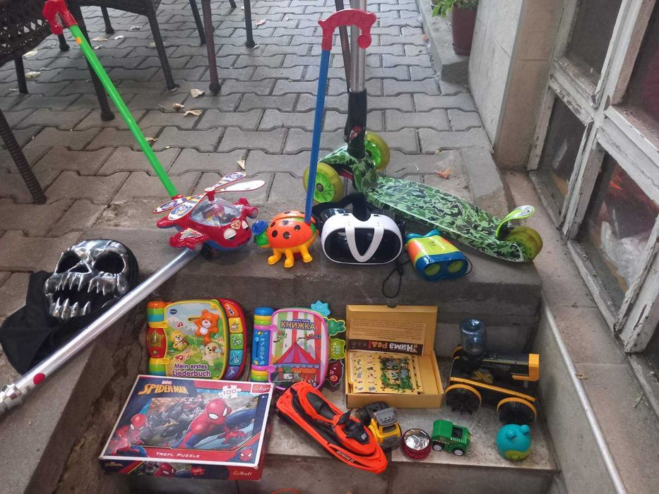 Продава сет играчки 37 бр, различни, перфектни, за различни възрасти детска тротинетка, интерактивни игри и други