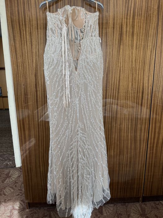 Официална рокля-обличана един път