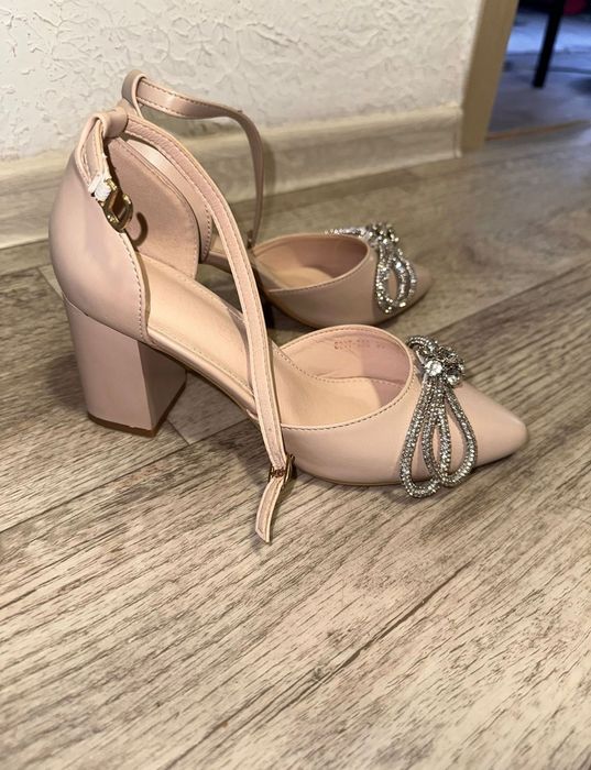 Продам женские туфли