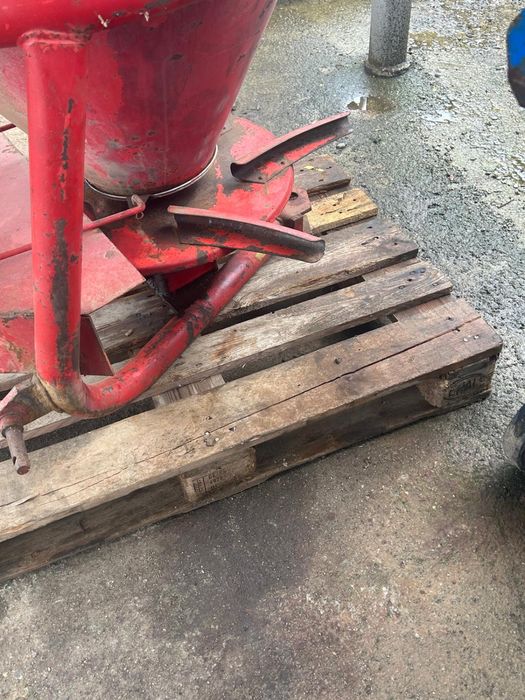 Masina de imprastiat ingrasaminte