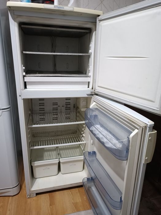 Холодильник б/у бирюса.