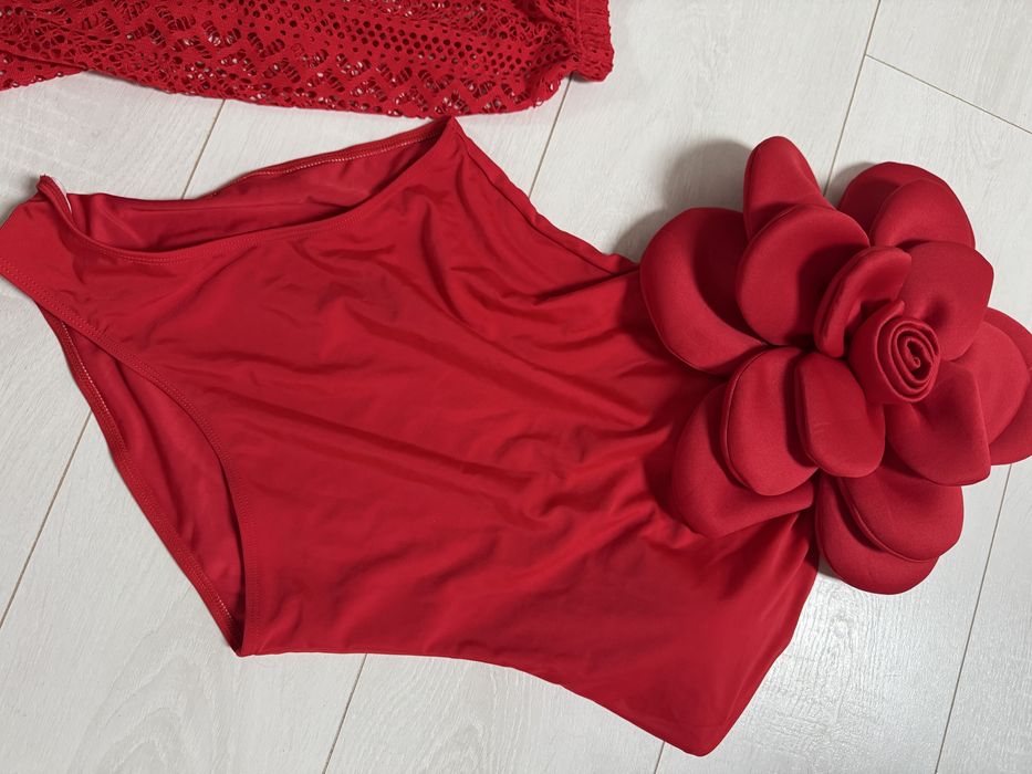 Costum de baie cu fusta. S