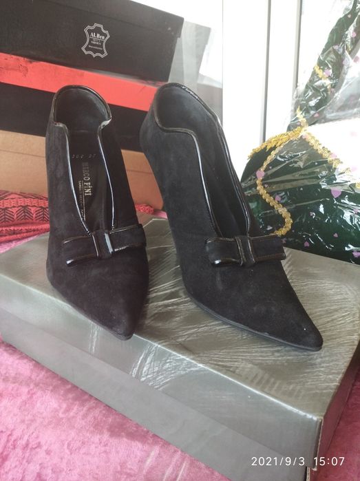 Ботильены замшевые 37р..