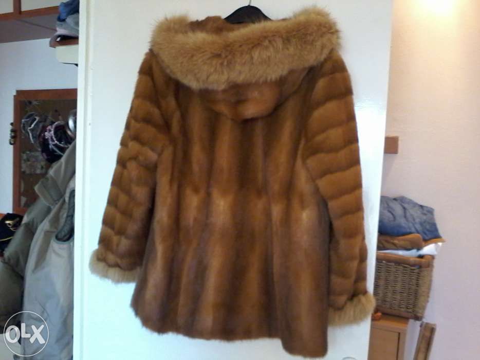 OFERTA !Haina nurca ( vizon )cu garnitura vulpe polara