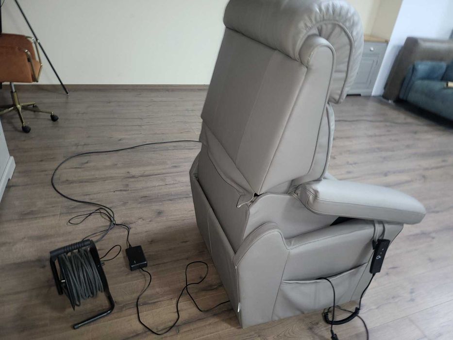 Сив кожен фотьойл за възрастни хора с ел. релакс механизъм La-z-boy