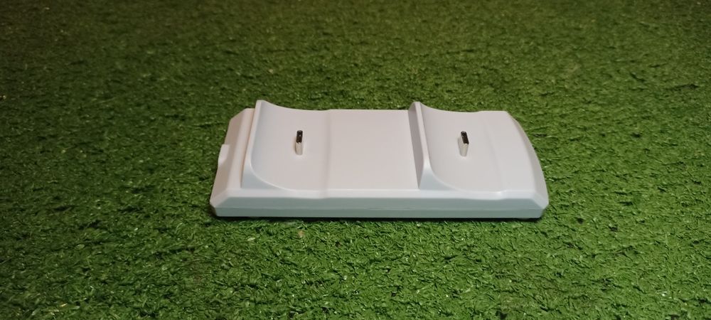 Dock station pentru controlere PlayStation 5