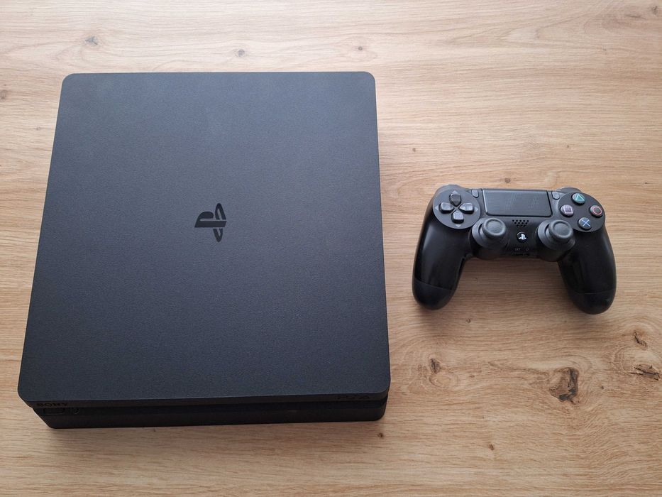 PlayStation 4 Slim 500GB + 4 игри