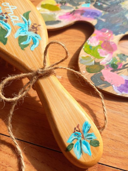 Ръчно рисувани четки за коса