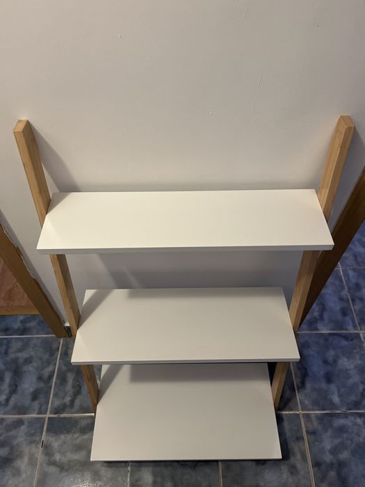 Etajera 3 rafturi alba cu rame din bambus