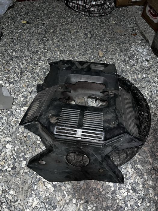 Крышка двигателя от Ауди а6,с4