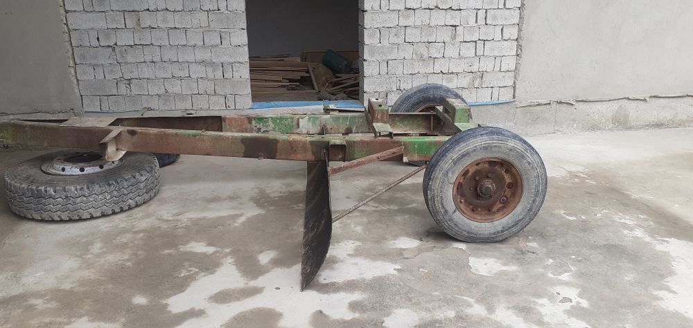 Dilnabaza sotiladi  xolati yaxshi zavodskoy rama manzil qarshi