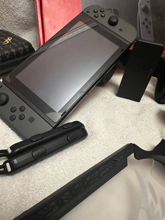 Нинтендо свитч 1идеальное состаяние почти не использовалась