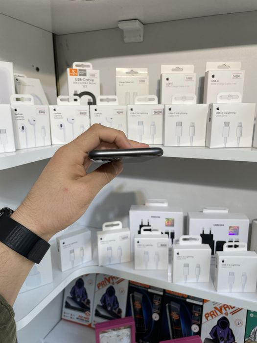 iPhone11  64 gb
