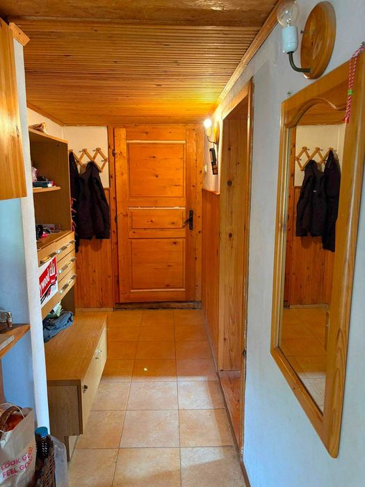 Парцел с къща и стопанска сграда в с. Зайчари, обл. Сливен