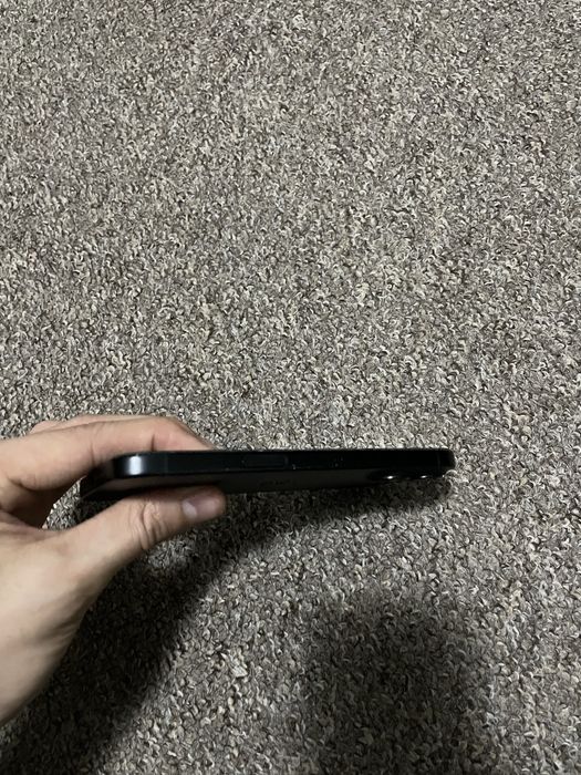 iphone 16 128 гб.  черный цвет
