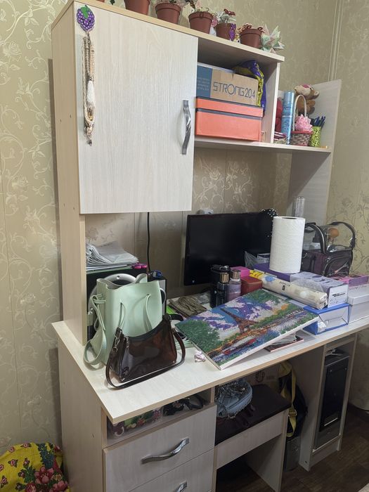 Продаётся компьютер полная комплектация + компьютерный стол новый