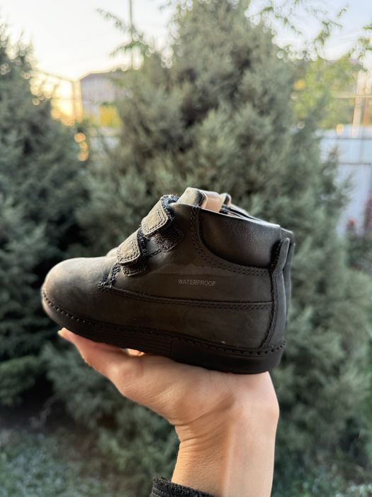 Продам детскую обувь