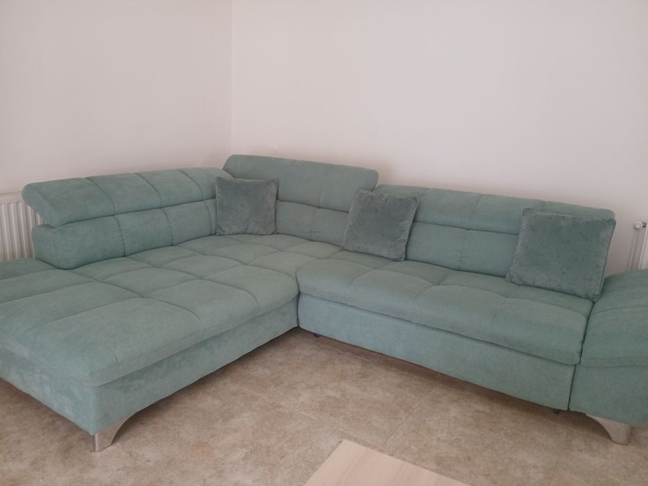 Vând mobilier și colțar