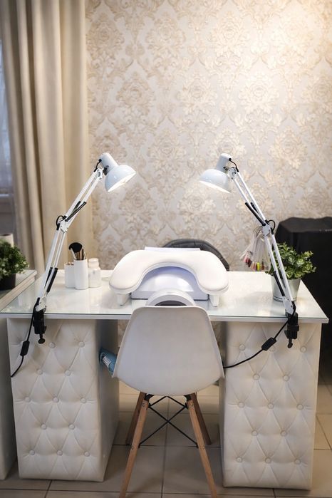 Сдам стол для мастера маникюра