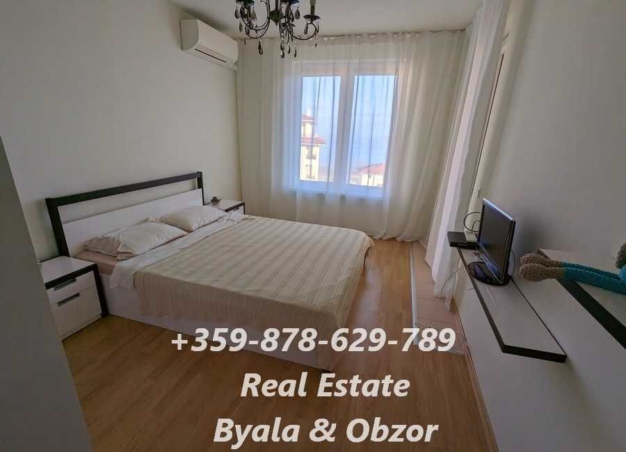 Просторен двустаен апартамент с морска гледка на първа линия в гр.Бяла