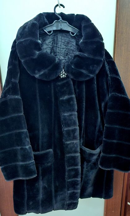 Шуба - полушубок (шубка) больших размеров 66-68-70р., шаль