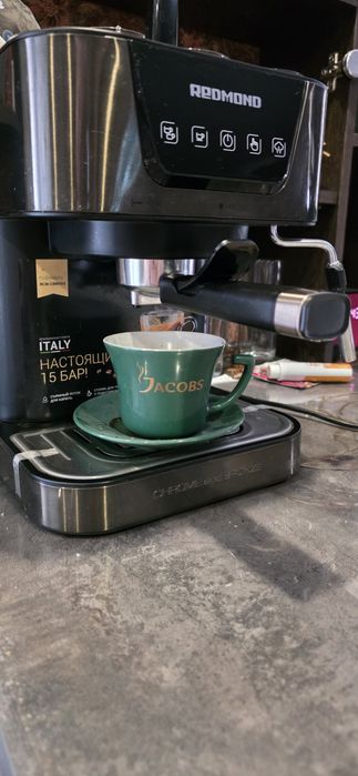 Продам кофемашину новая