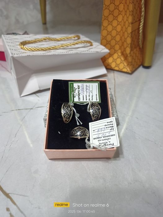 Продам красивый серебряный набор