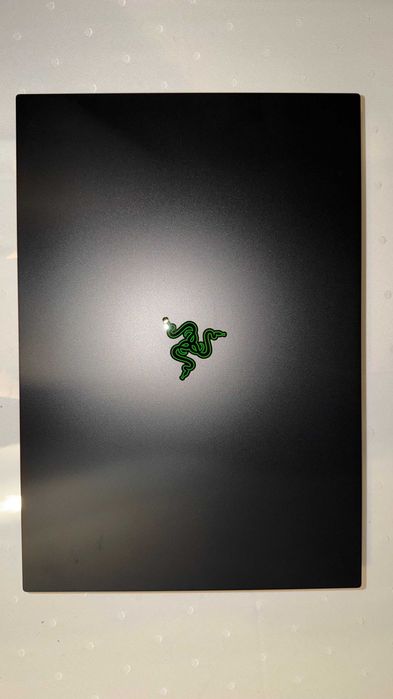 RAZER BLADE 18 2025 + Razer Basilisk V3 Pro 35K + Razer Gigantus V2