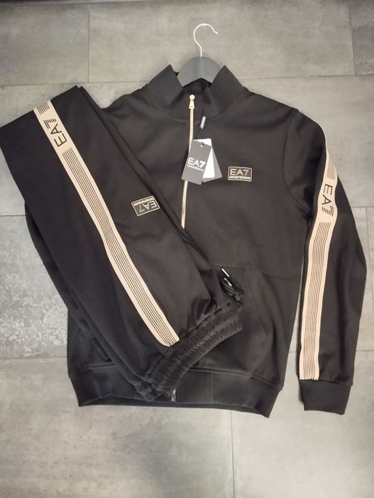 Спортен Екип EA7