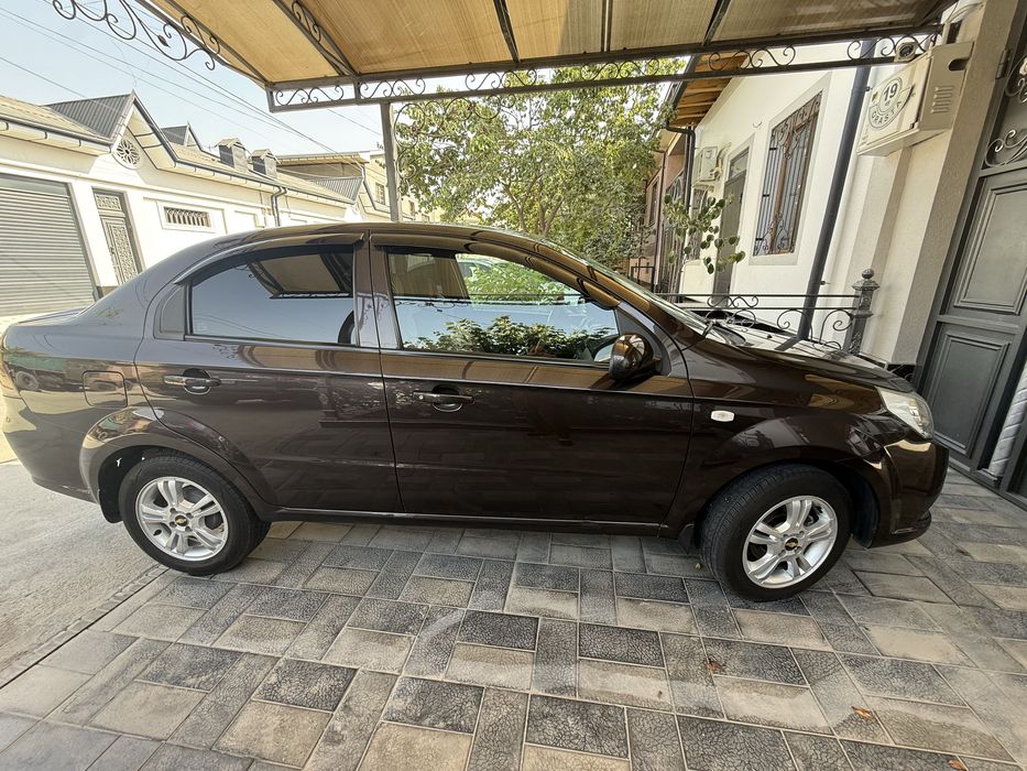 Срочно продаю нексия 3 автомат