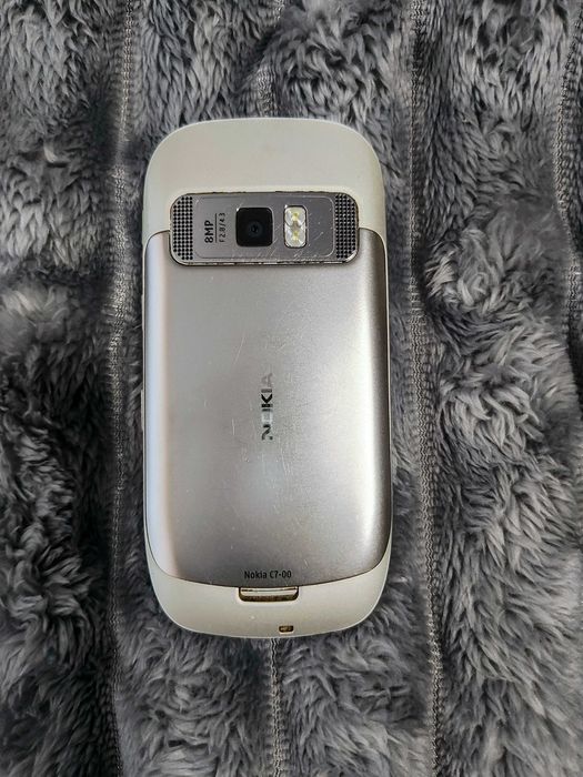 Телефон Nokia C7 доста запазен