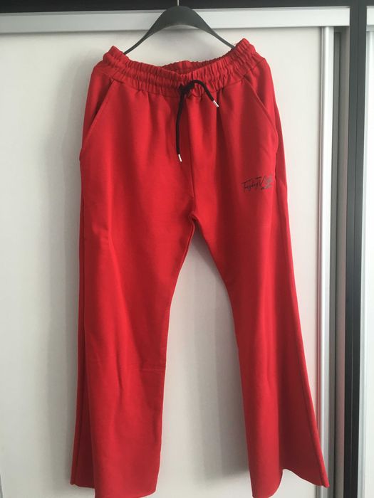 Черен комплект, Червен спортен комплект