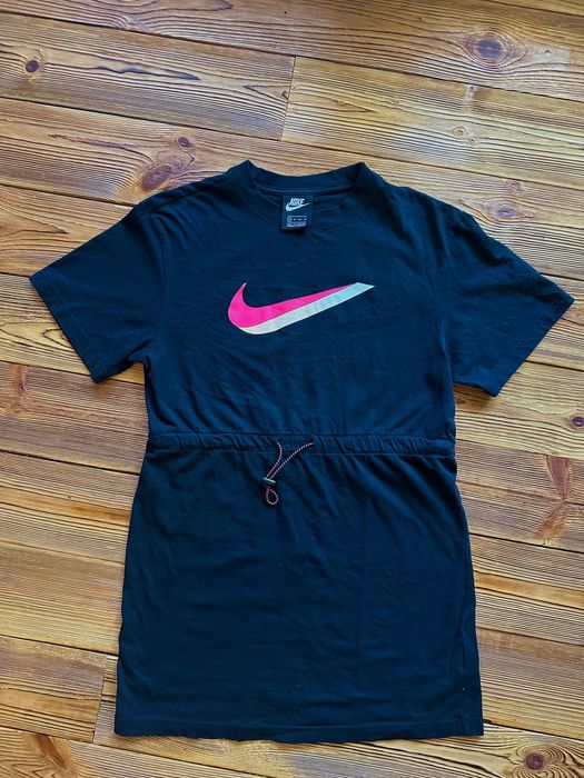 Рокля, клинове, блузи Nike