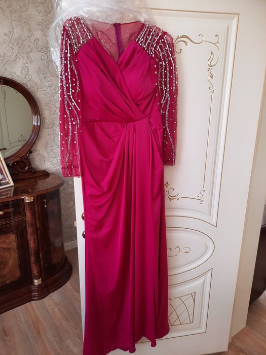 Вечерние платья в идеальном состоянии