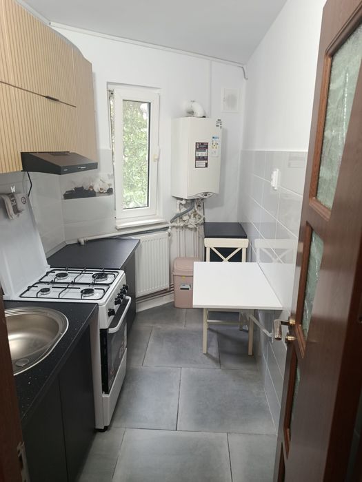 Închiriez garsoniera