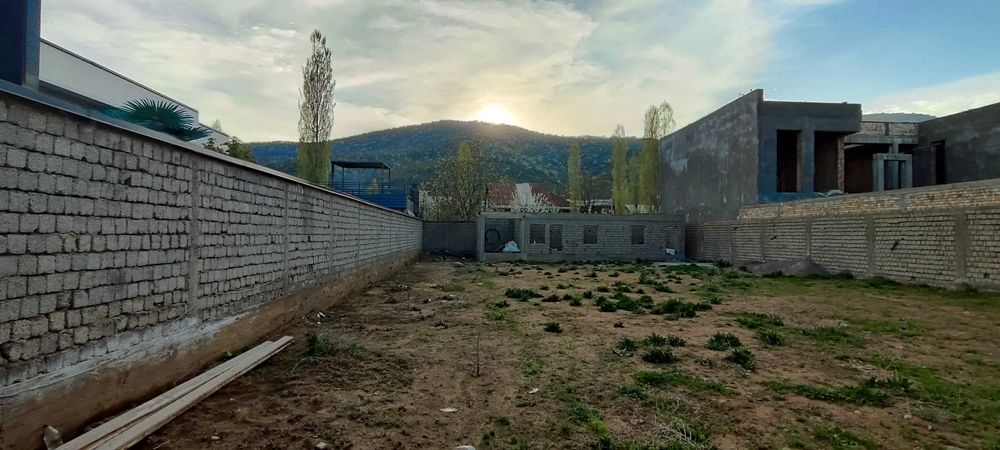 Земля в Хумсане с постройкой
