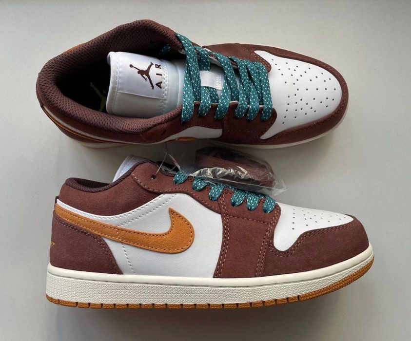 Фирменные кроссовки