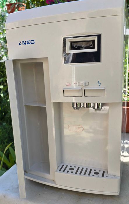 Диспенсър за вода NEO