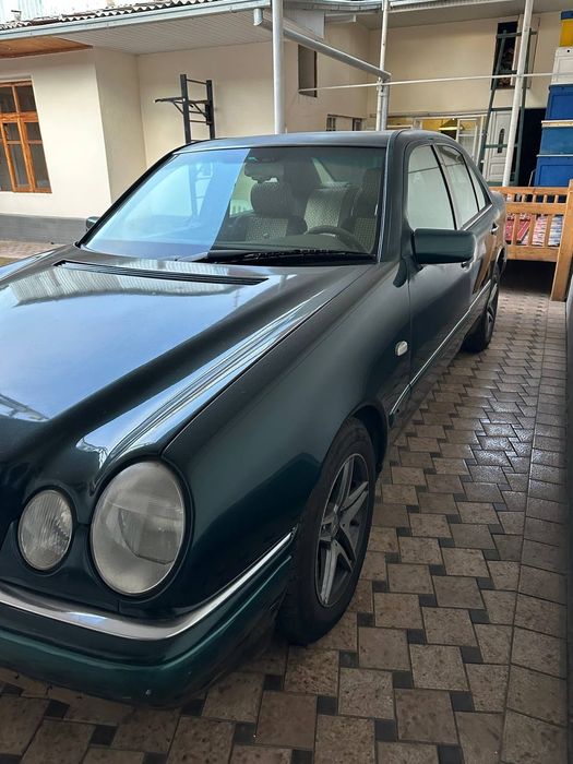 Sotiladi Mercedes 210