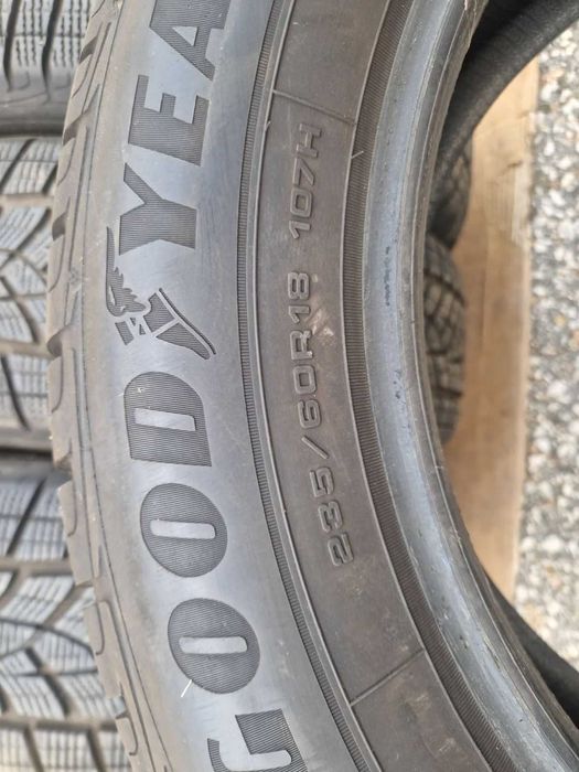 4 Goodyear R18 235/60 Зимни гуми  DOT3722
