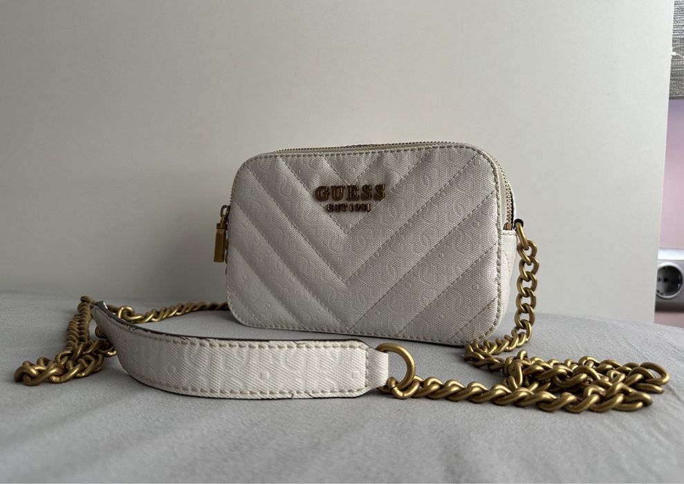 Дамска чанта Guess