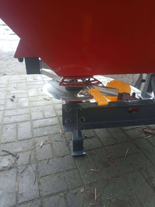 Разбрасыватель удобрений двухдисковый РУМ-1000