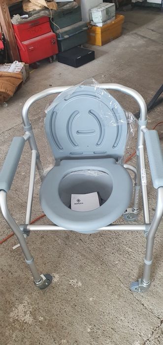 Scaun pliabil cu roti și olita