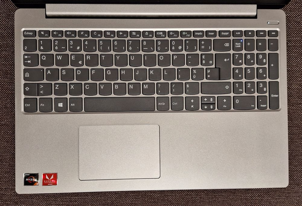 Laptop Lenovo 330S-15ARR 8GBDDR4, 256GB SSD NVME nou