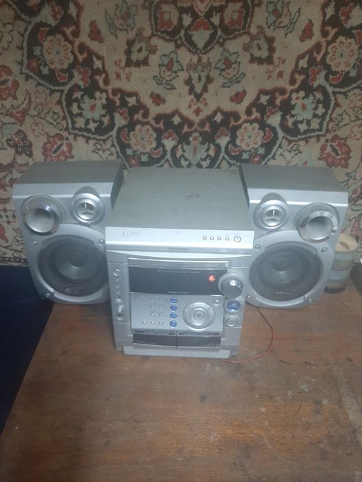 Продам музыкальный центр в рабочем состоянии