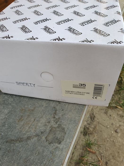 Bocanci / pantofi / adidasi de lucru / safety / de protectie