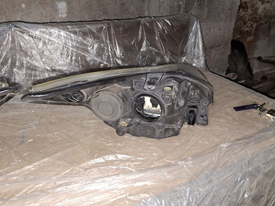 Faruri Ford Focus 2 Facelift  cu mici defecte