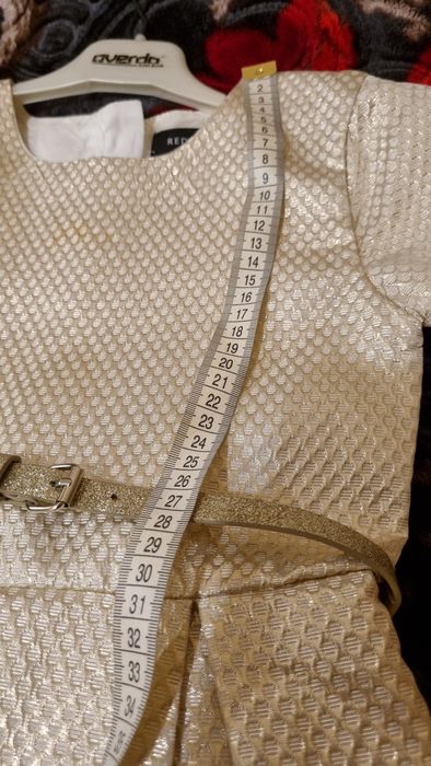 Продам нарядное платье для девочки