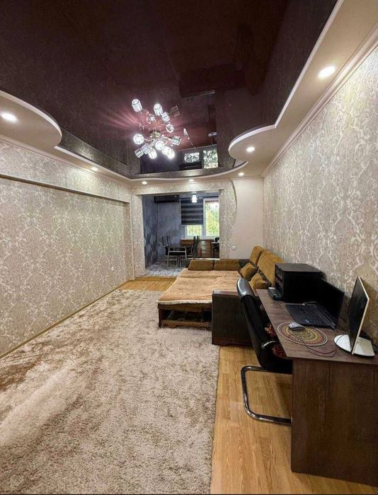 Продам 3 ком Кирпич на метро Мирор